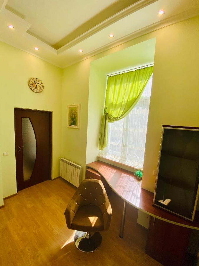 Apartments Djulia On Valova Street Львів Екстер'єр фото