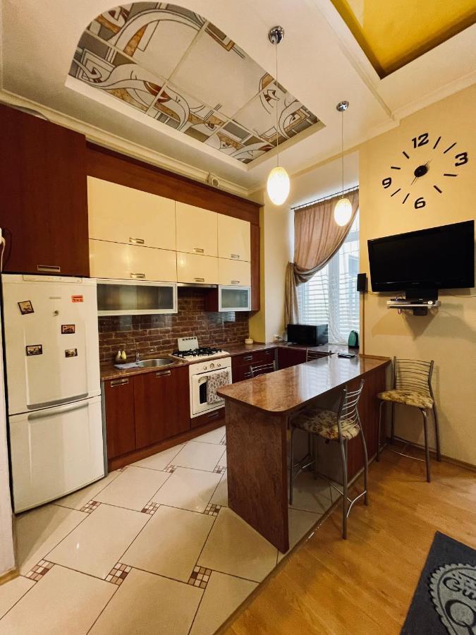 Apartments Djulia On Valova Street Львів Екстер'єр фото